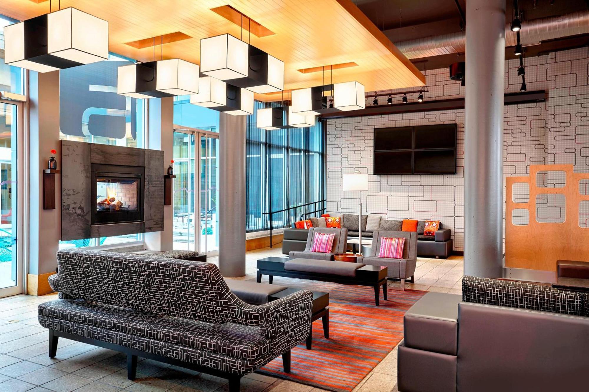 Aloft Montreal Airport Hotel Dorval Ngoại thất bức ảnh