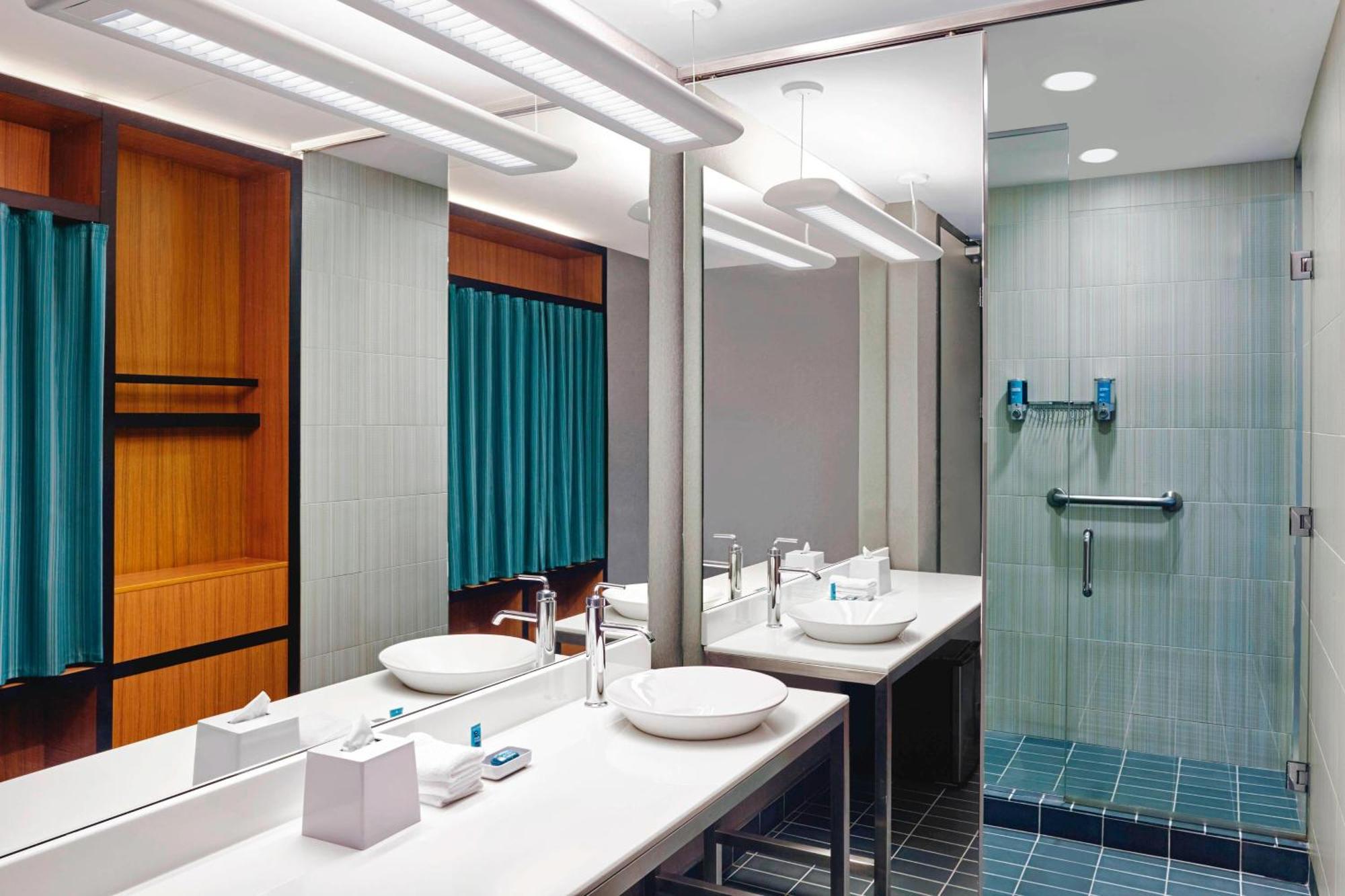 Aloft Montreal Airport Hotel Dorval Ngoại thất bức ảnh